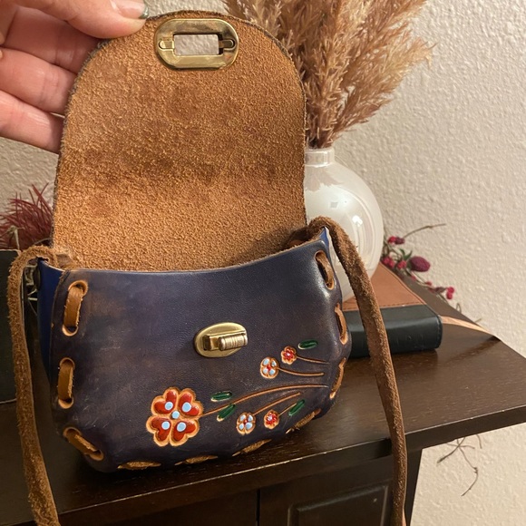 Mini Handmade Peruvian Tooled Leather Cross Body Purse - Picture 12 of 12